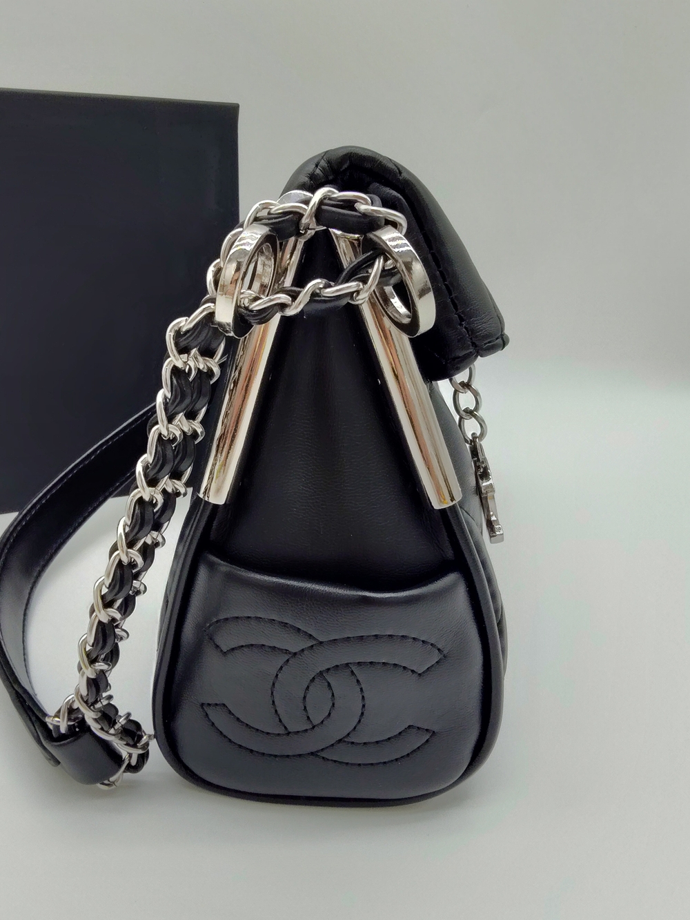 CHANEL Makeup Promotional GifQuilted Fold Over Pouch Black Silver Chain STUNNING - Picture 3 of 13